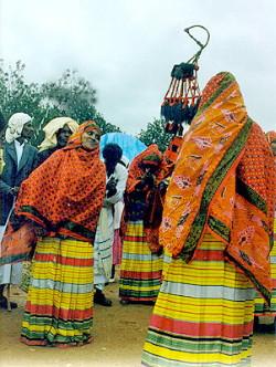 Foto di un ballo in costume etnico saho